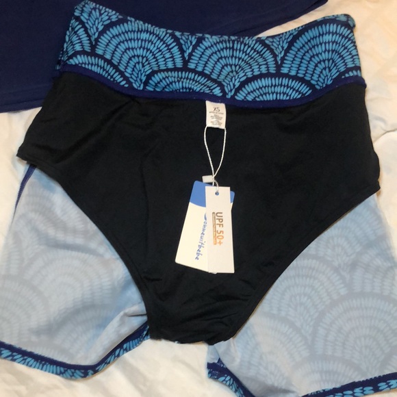 Bonneuitbebe Women's Two Piece Rash Guard Short Sleeve. Size: XS. - Picture 7 of 12